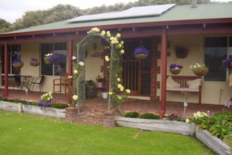Busselton Marina Bed & Breakfast - Hervey Bay Accommodation 0