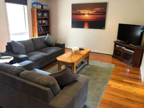 Chill Apartment - Hervey Bay Accommodation 1