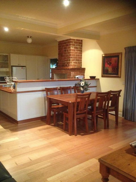 Bessies Cottage - Hervey Bay Accommodation 6