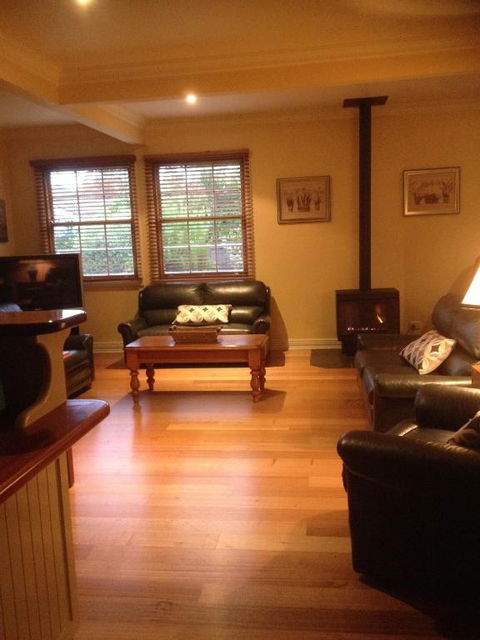 Bessies Cottage - Hervey Bay Accommodation 1