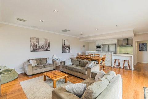 Ocean Keys Cottage - Hervey Bay Accommodation 7