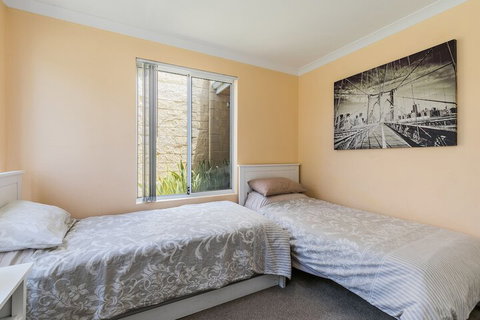 Ocean Keys Cottage - Hervey Bay Accommodation 6