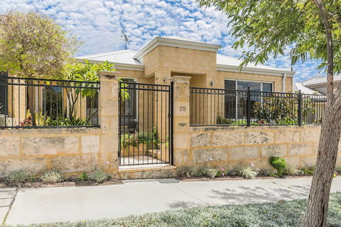 Ocean Keys Cottage - Hervey Bay Accommodation 1