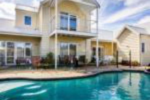 Seaside Spa Retreat - Tourism Hervey Bay 0