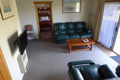 Willaway Motel Apartments - Hervey Bay Accommodation 6