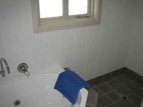 Showgrounds Cottage Naracoorte - Tourism Hervey Bay 4