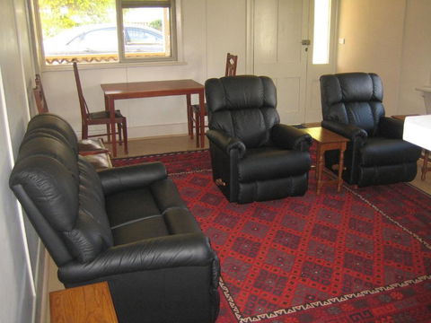 Showgrounds Cottage Naracoorte - Tourism Hervey Bay 1
