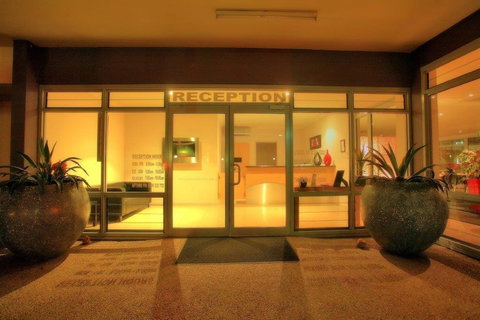 Mayfair Motel Emerald - Hervey Bay Accommodation 3