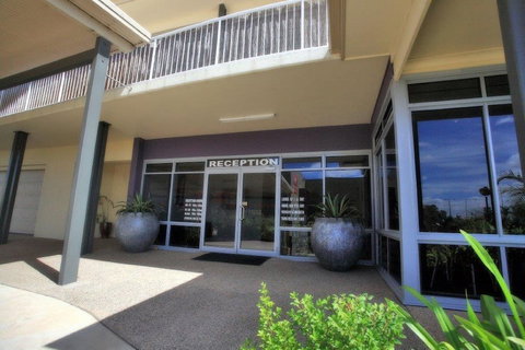 Mayfair Motel Emerald - Hervey Bay Accommodation 0