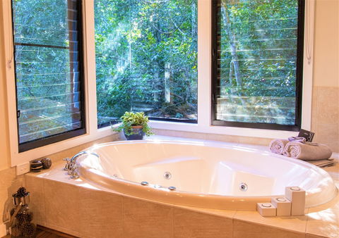 Montagues Of Montville - Tourism Hervey Bay 4