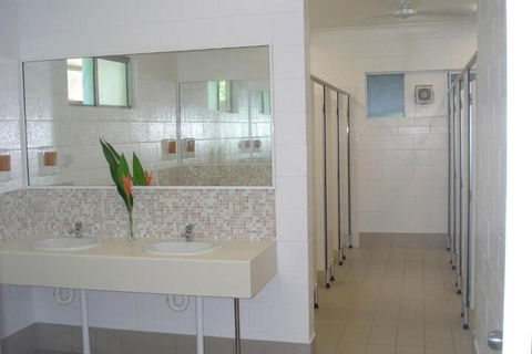 Absolute Backpackers Mission Beach - Tourism Hervey Bay 5