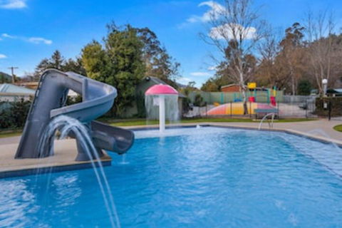 Bright Caravan Park - Hervey Bay Accommodation 0