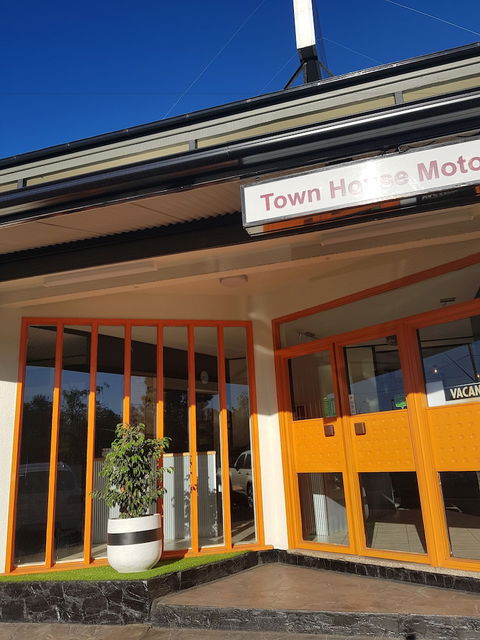 Town House Motor Inn - Hervey Bay Accommodation 0