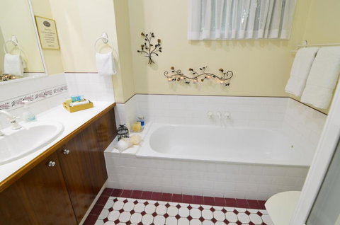 Rosevillehouse Bed & Breakfast - Hervey Bay Accommodation 5