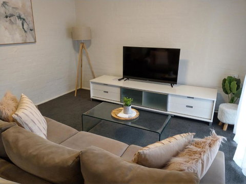 North Melbourne Retreat - Hervey Bay Accommodation 4