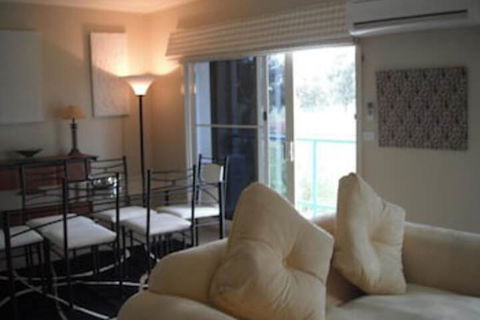 Golf View Apartment 7 - Hervey Bay Accommodation 0