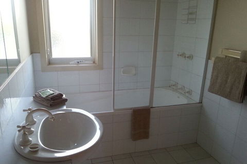 Golf View Apartment 7 - Hervey Bay Accommodation 3