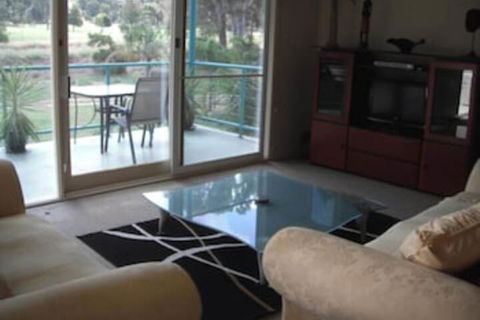 Golf View Apartment 7 - Hervey Bay Accommodation 5