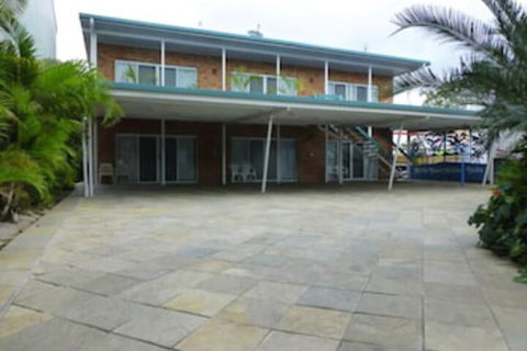 Airlie Court Units - Tourism Hervey Bay 1