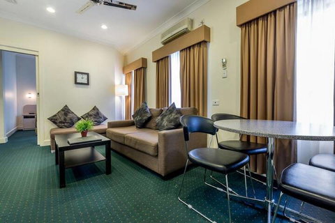 Melbourne's Princes Park Motor Inn - Tourism Hervey Bay 2