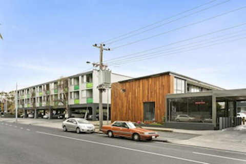 Melbourne's Princes Park Motor Inn - Tourism Hervey Bay 0