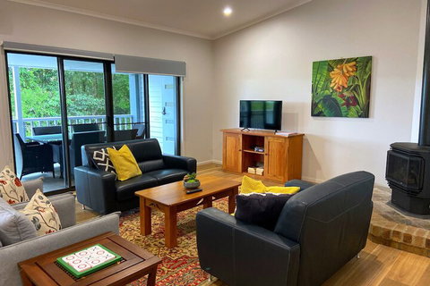 Clouds Mapleton - Hervey Bay Accommodation 6