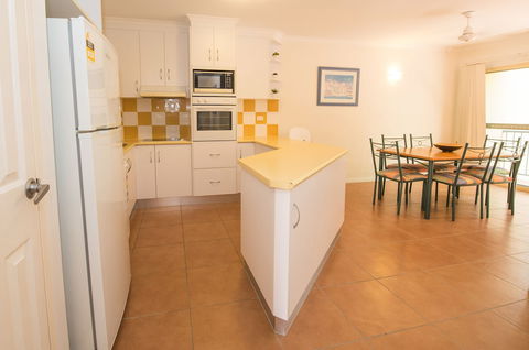 Beach Court - Hervey Bay Accommodation 1