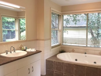 Tamborine Gardens - Hervey Bay Accommodation 5