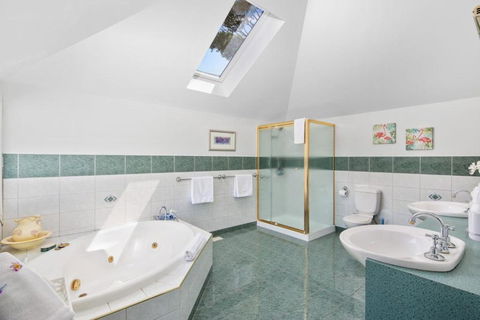 Silver Waters Bed & Breakfast - Hervey Bay Accommodation 6