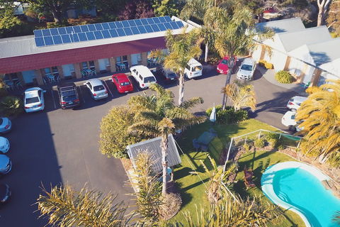 Tropicana Motor Inn - Hervey Bay Accommodation 3