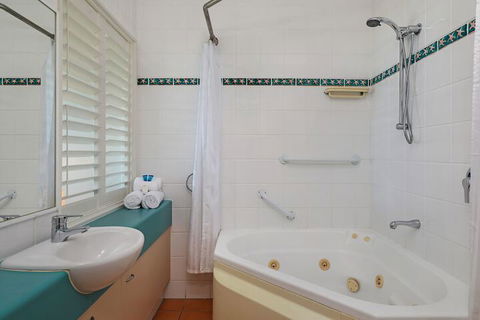 Alex Seaside Resort - Hervey Bay Accommodation 6