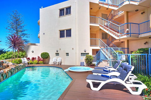 Coolum Baywatch Resort - Hervey Bay Accommodation 2