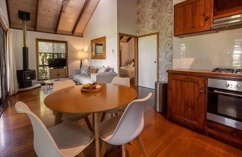 Lake Weyba Cottages - Hervey Bay Accommodation 5