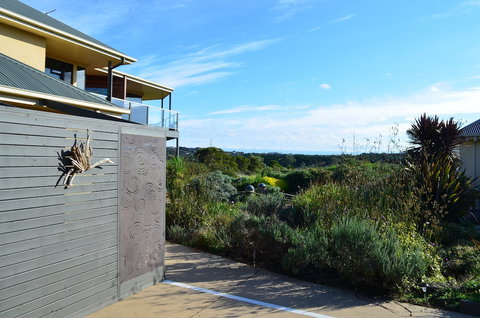 Hilltop Apartments Phillip Island - Hervey Bay Accommodation 2