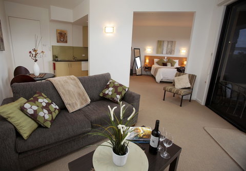 Hilltop Apartments Phillip Island - Hervey Bay Accommodation 5