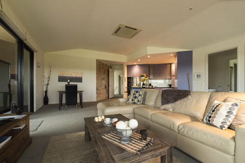 Hilltop Apartments Phillip Island - Hervey Bay Accommodation 6