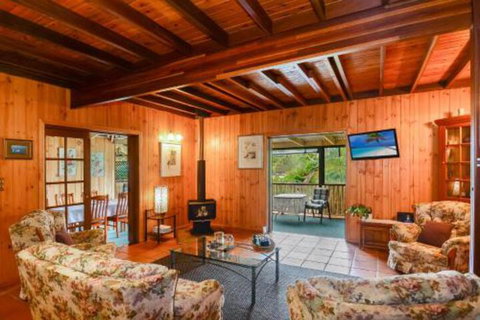 Peppertree Cottage - Hervey Bay Accommodation 3