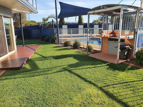 Grandeur Holiday Units - Tourism Hervey Bay 0