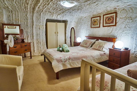 Underground Bed And Breakfast - Hervey Bay Accommodation 2