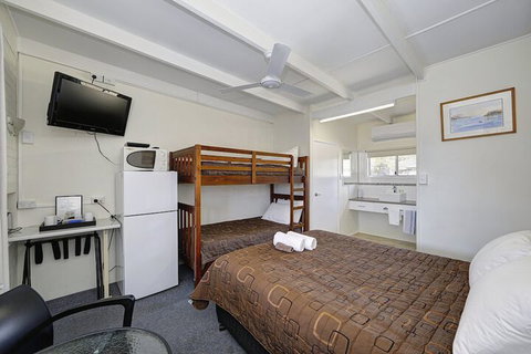 Moore Park Beach Motel - Hervey Bay Accommodation 6