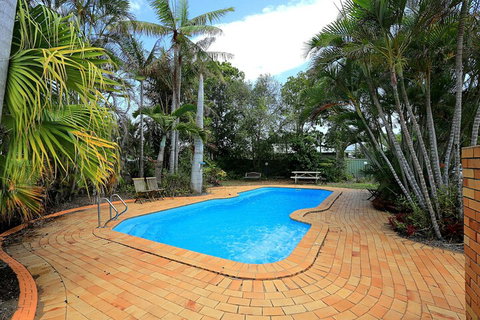 Moore Park Beach Motel - Hervey Bay Accommodation 2