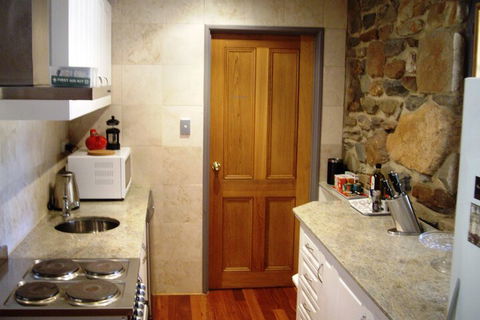 1860 Wine Country Cottages - Hervey Bay Accommodation 6