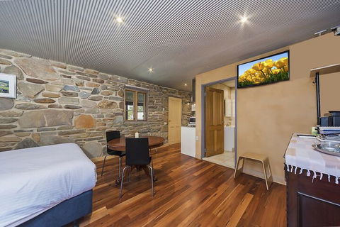 1860 Wine Country Cottages - Hervey Bay Accommodation 2