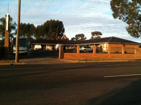 Cobar Town And Country Motor Inn - Tourism Hervey Bay 0
