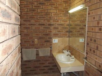 Cobar Town And Country Motor Inn - Tourism Hervey Bay 2