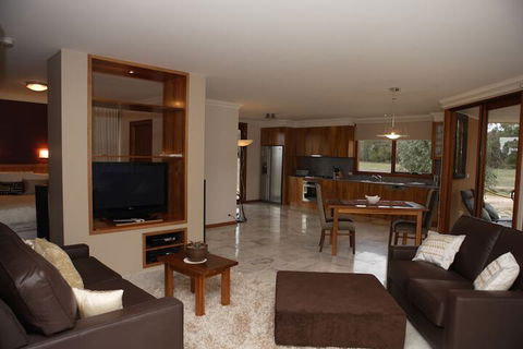 Aurora Cottages - Hervey Bay Accommodation 6
