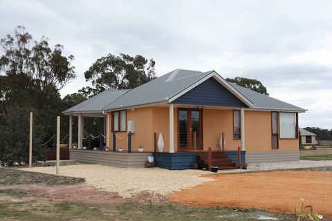 Aurora Cottages - Hervey Bay Accommodation 1