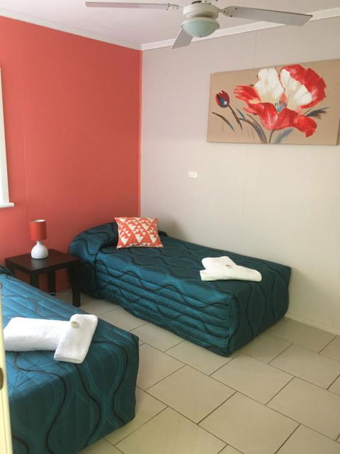 Beachlander Holiday Apartments - Hervey Bay Accommodation 2