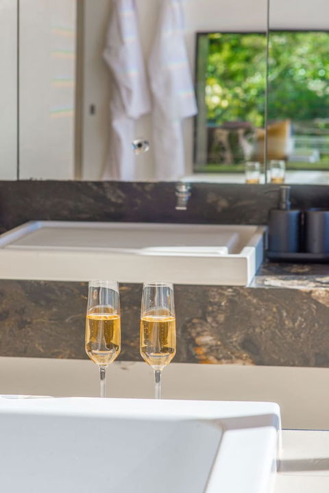 Glass On Glasshouse - Hervey Bay Accommodation 6