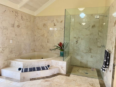 Four Winds Villas - Hervey Bay Accommodation 5